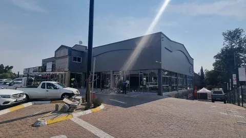 400 Jan Smuts Ave, Craighall Park, Randburg has a 300m² Retail Space Available To Let (5)